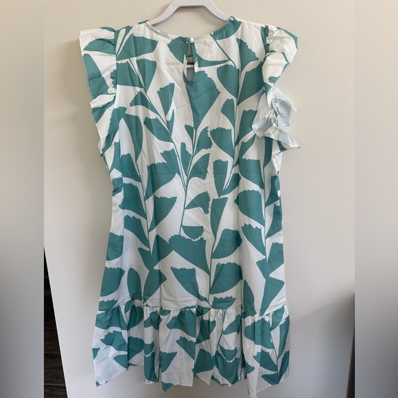 Green and White Leaf Print Dress - Picture 8 of 9